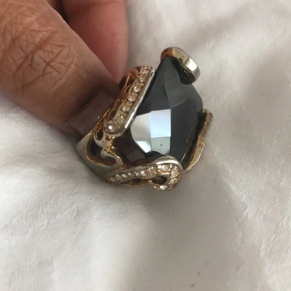 Black stone statement ring - Picture 6 of 7